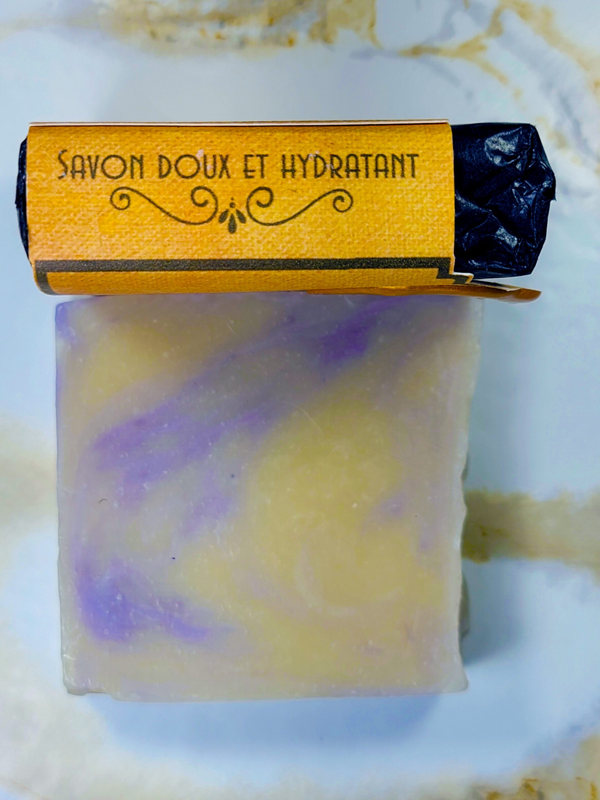 Savon naturel fait à la main Cocon Lavande aux huiles végétales, beurre de karité, cire d’abeille et lavande – Les Mels