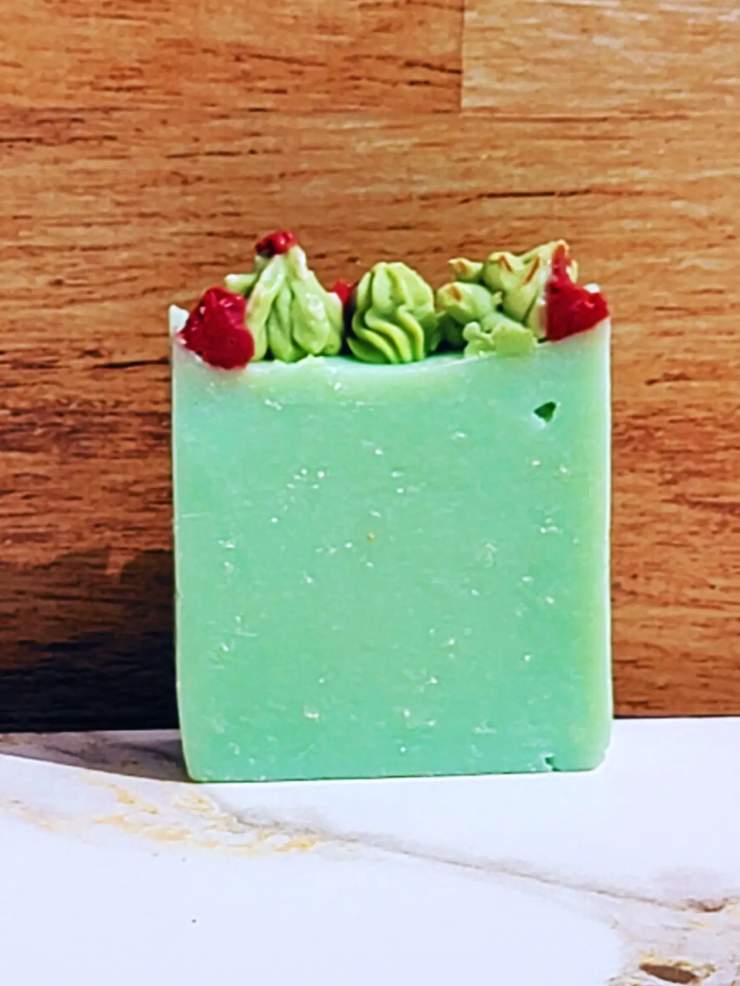 Savon naturel Élixir d'Aloes fait à la main avec aloe vera et huile d'olive.