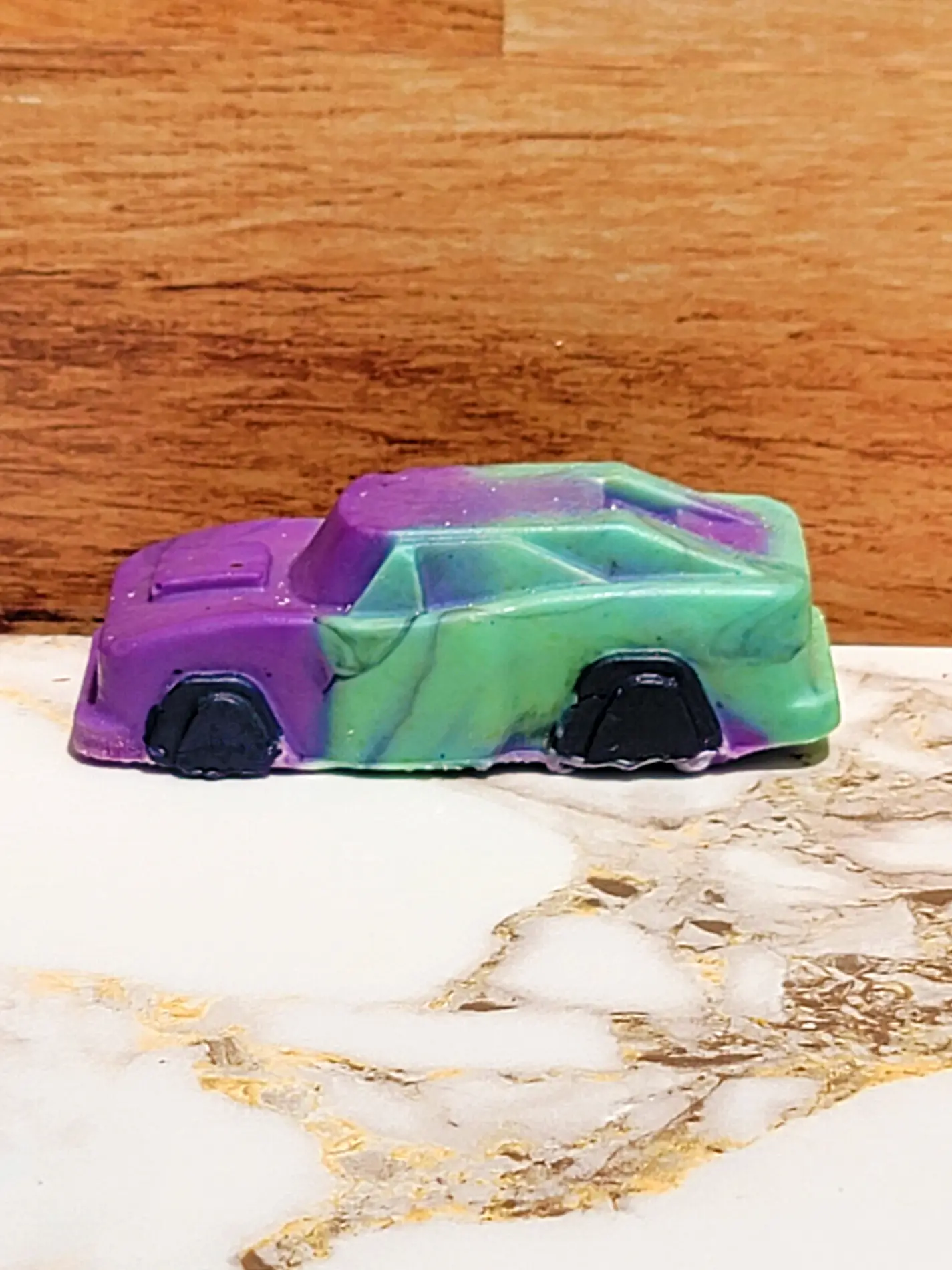 Savon naturel pour enfants en forme de voiture