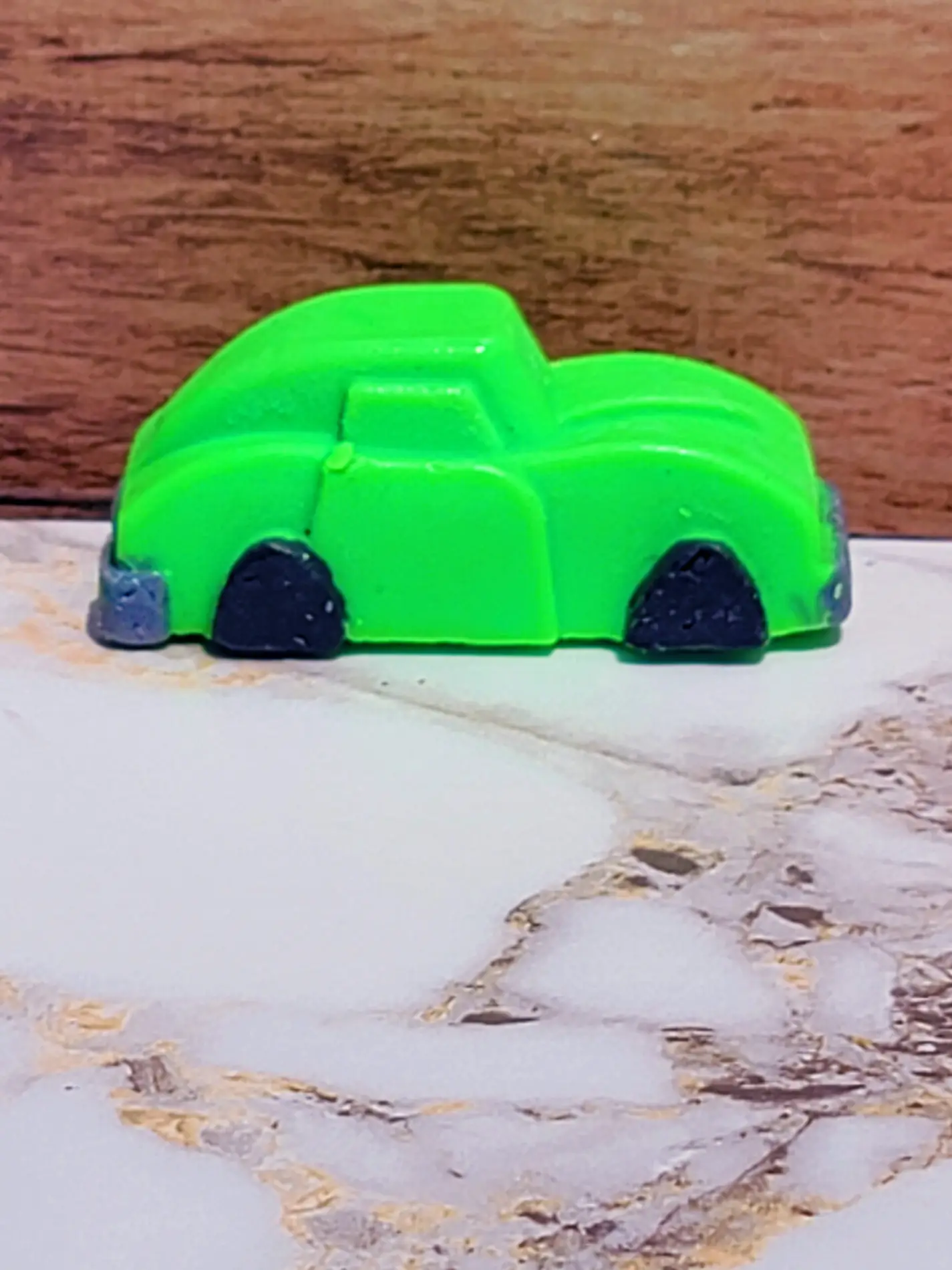 Savon naturel pour enfants en forme de voiture